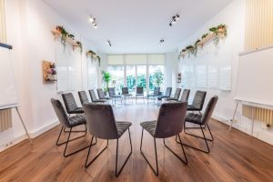 Abundant natural light streaming into the meeting room in Amsterdam, enhancing productivity.
